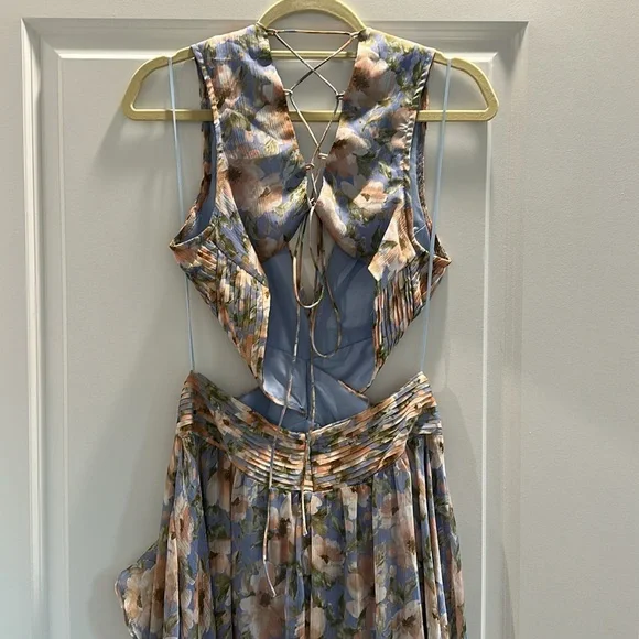 ASTR the Label Noya Floral Maxi Dress in Iris Blue Blush - Picture 8 of 12